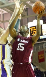 Dantiel Daniels led SIU with 11 points.