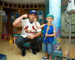 Matt Holliday comparing pythons with a patient in the Bob Costas center of the hospital (Cardinal Glennon photo)