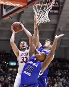 O' Brien takes it to the bucket for two of his career high 28 points in last's nights win over Indiana State. (Byron Heltzer, Southern Illinoisan photo.)