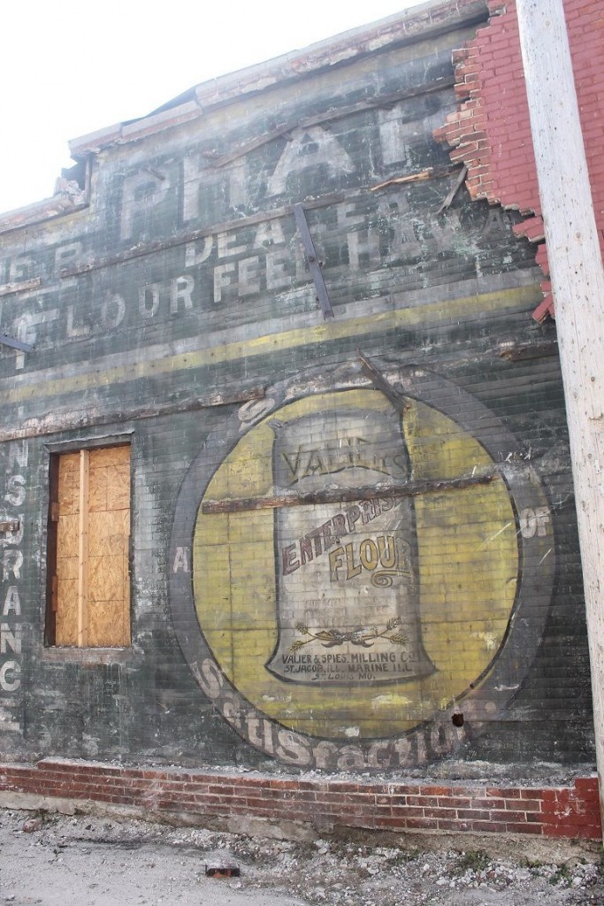 City workers discover a piece of West Frankfort history at the dilapidated former Mexican restaurant on Emma St. (William McPherson, Photo) 