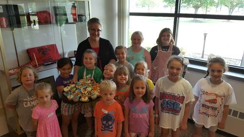 Students in last year's My Buddy & Me Cake Creations! Camp walked around the RLC campus to share some of their creations. Pictured is, in alphabetical order, Carter Allen of McLeansboro, Mackenzie Allen of McLeansboro, Bryleigh Birkner of McLeansboro, Kayden Birkner of McLeansboro, Maddie Birkner of McLeansboro, Kallie Corollo of Benton, Makenna Corollo of Benton, Alyssa Roddy of Mt. Vernon, Ava Seavers of West Frankfort, Delany Sloan of Dahlgren, and Kennedy Wise of Benton. Also pictured is Instructor Beth Mandrell. (RLC Photo)